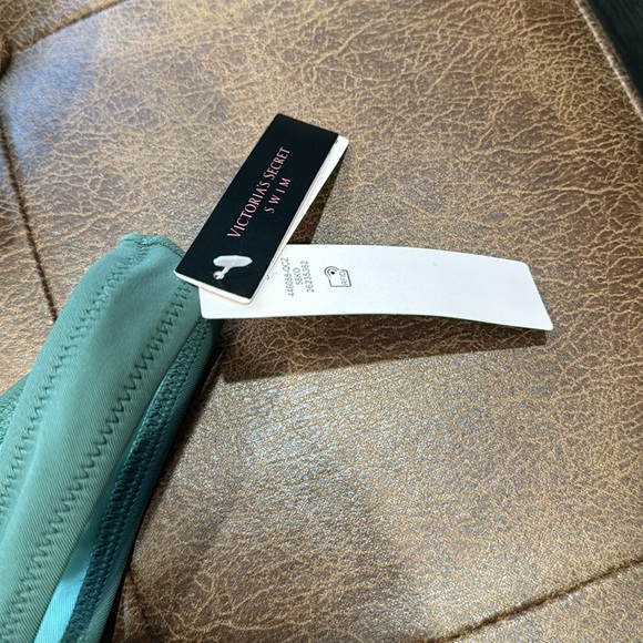 NWT Victoria’s Secret bikini 34c top and small bottoms - Picture 9 of 10